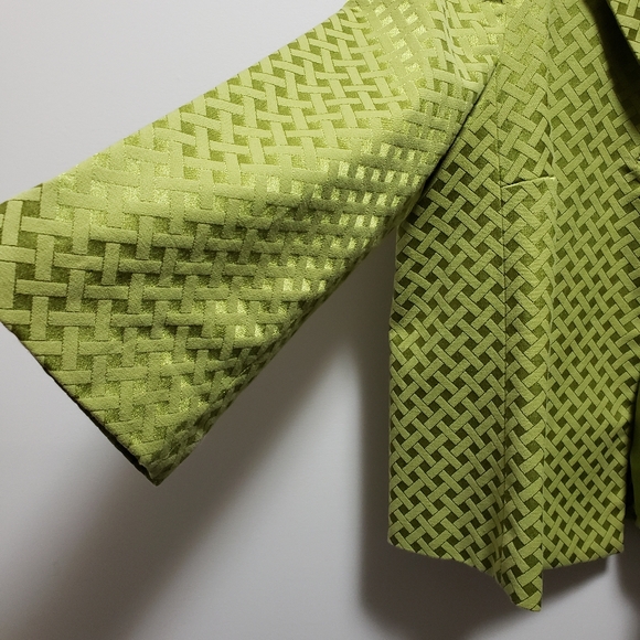 Chico's Cropped One Button Blazer Bell Arms Green Satin lining Women Size 4 - Picture 5 of 7